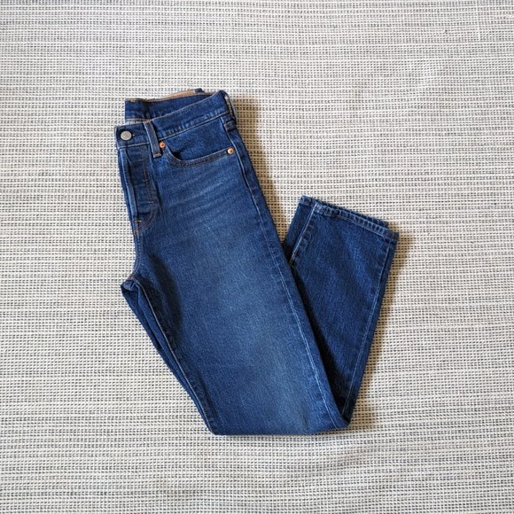 Levi's Wedgie Fit Jeans Slim Straight Tapered Leg Size 26 Medium Dark Wash - Picture 4 of 8